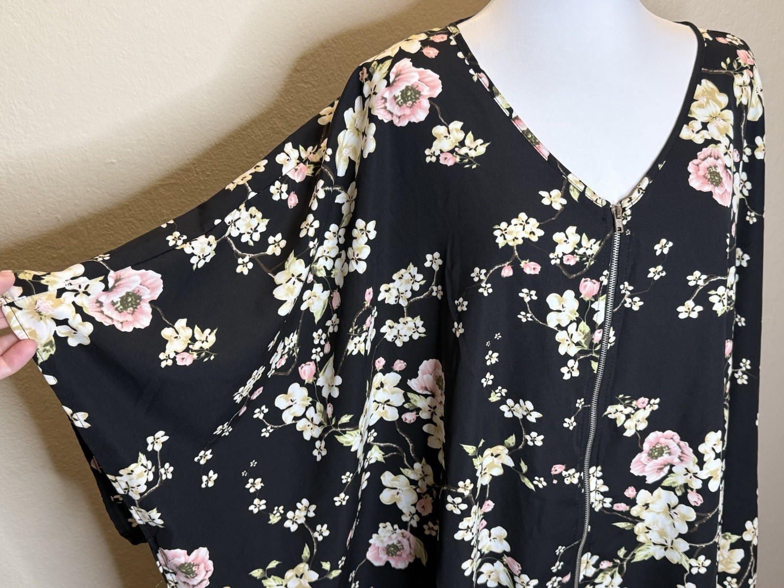 Torrid Womens Plus Size 1 Black Floral Zip Front Kimono Top Cherry Blossom