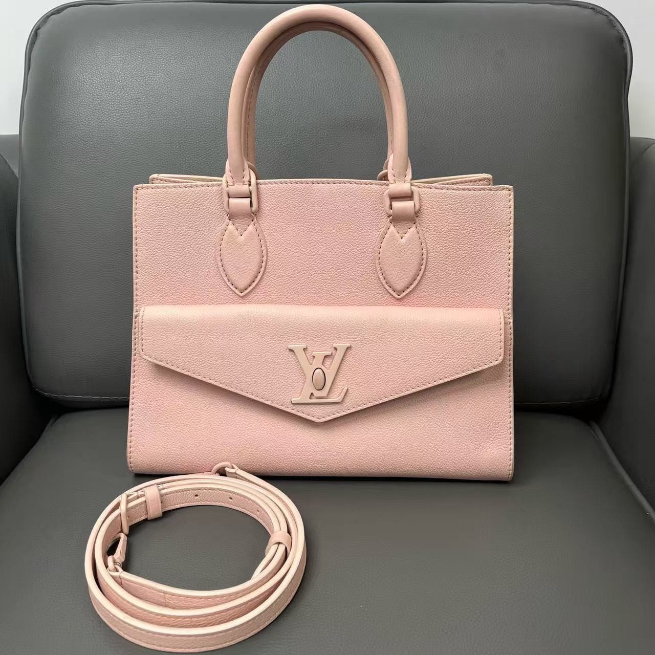Louis Vuitton Lockme Ever MM Pink Grained Calfskin Tote /Crossbody Bag Authentic