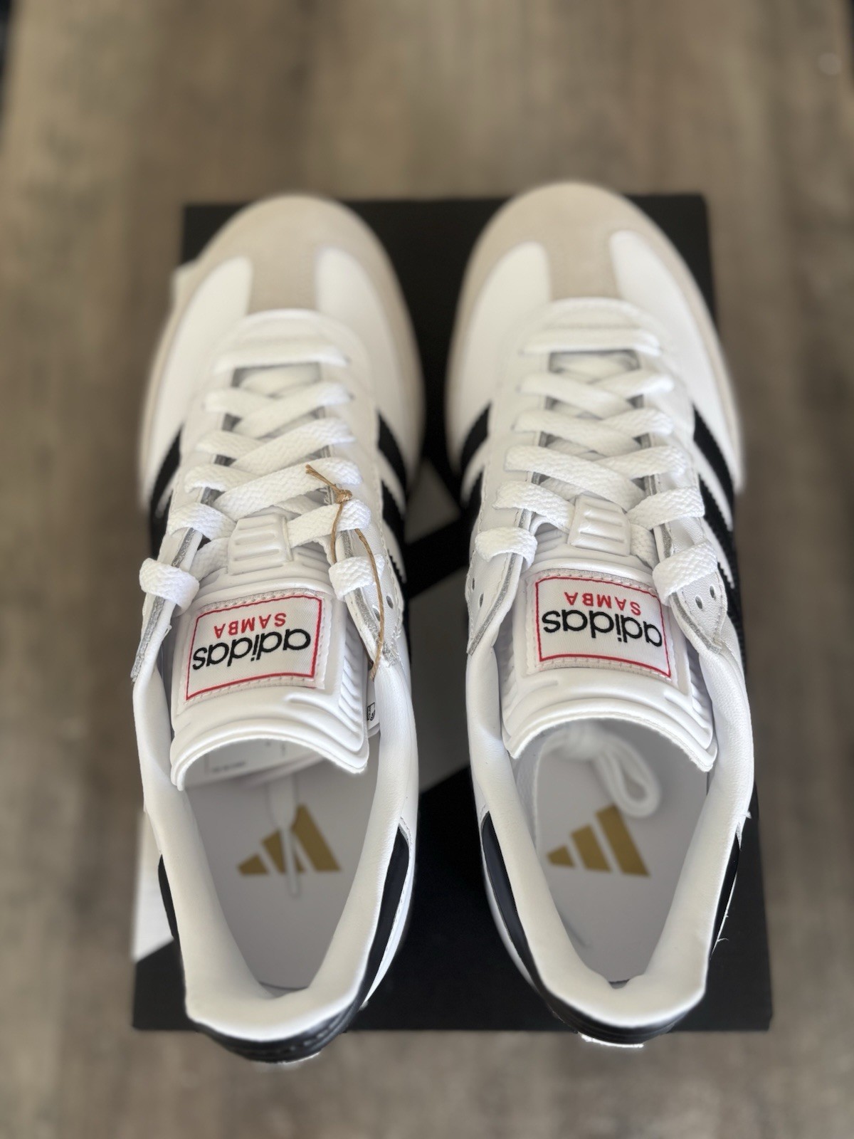 Size 9.5 – Adidas Samba Indoor Classic Cloud White Core Black Red Men IH6001 New