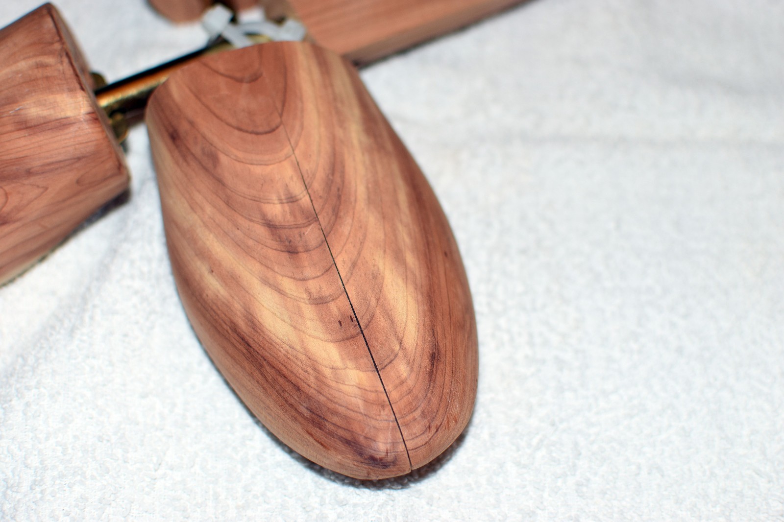Moneysworth and Best Men’s Cedar Shoe Tree with Hook Heel