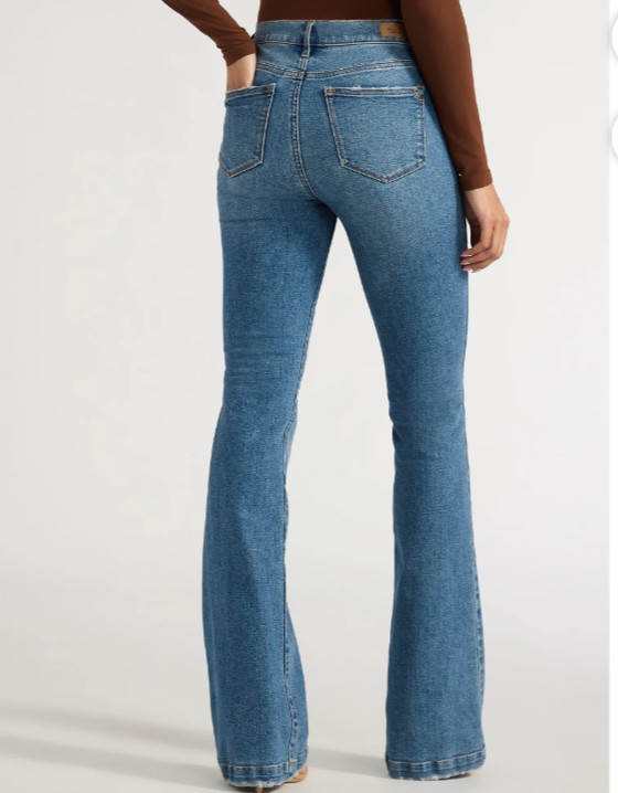 Sofia by Sofia Vergara Women’s Melisa Flare High Rise Jeans Sz 4,6,12 NWT *36