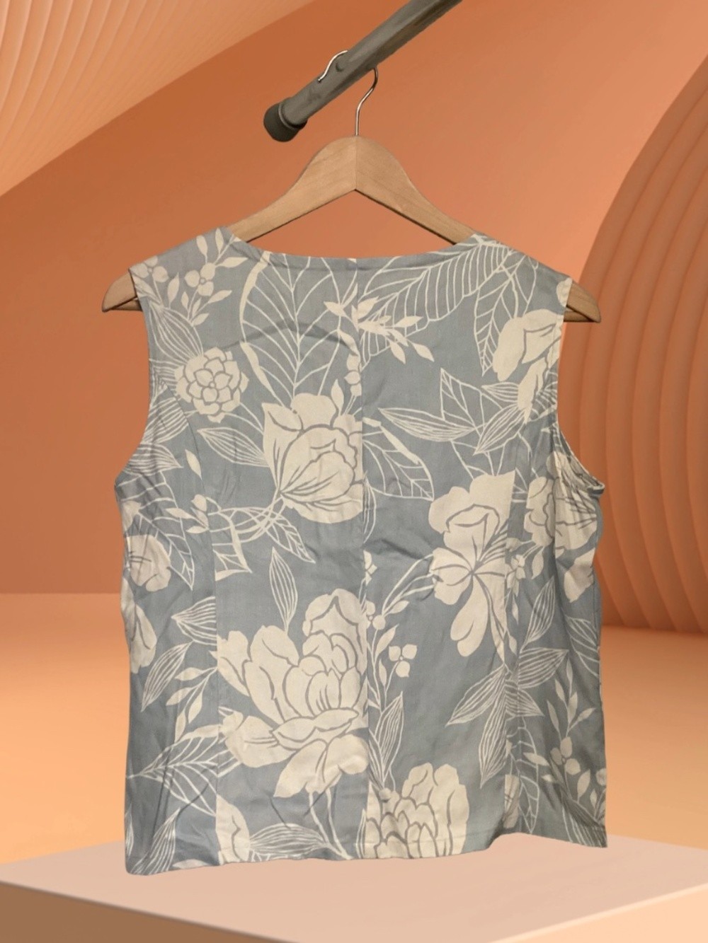 Pineapple Moon Silk Floral Sleeveless Button Front Top Blue Preowned