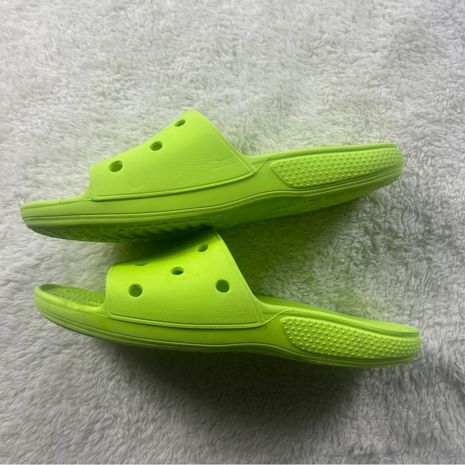 Crocs Classic Slide Sandals Neon Lime Green Unisex Lightweight Pool Shower Shoes