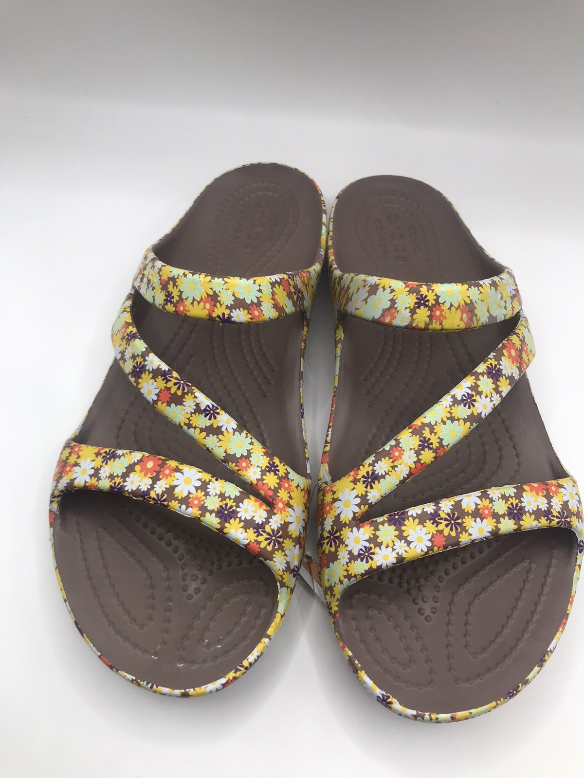 WOMEN’S CROCS KADEE II TRUFFLE/RETRO FLORAL Z STRAP WATER FRIENDLY SANDALS 8 NWT