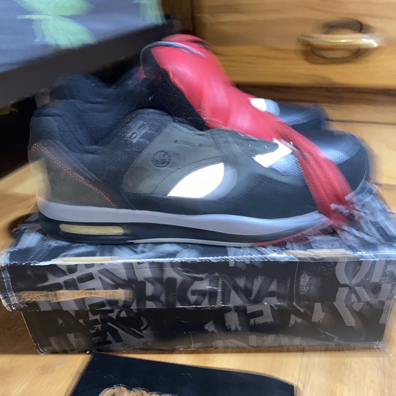 DVS Huf Mighty Healthy Size 10.5 With Box red black Brand New shoes & box