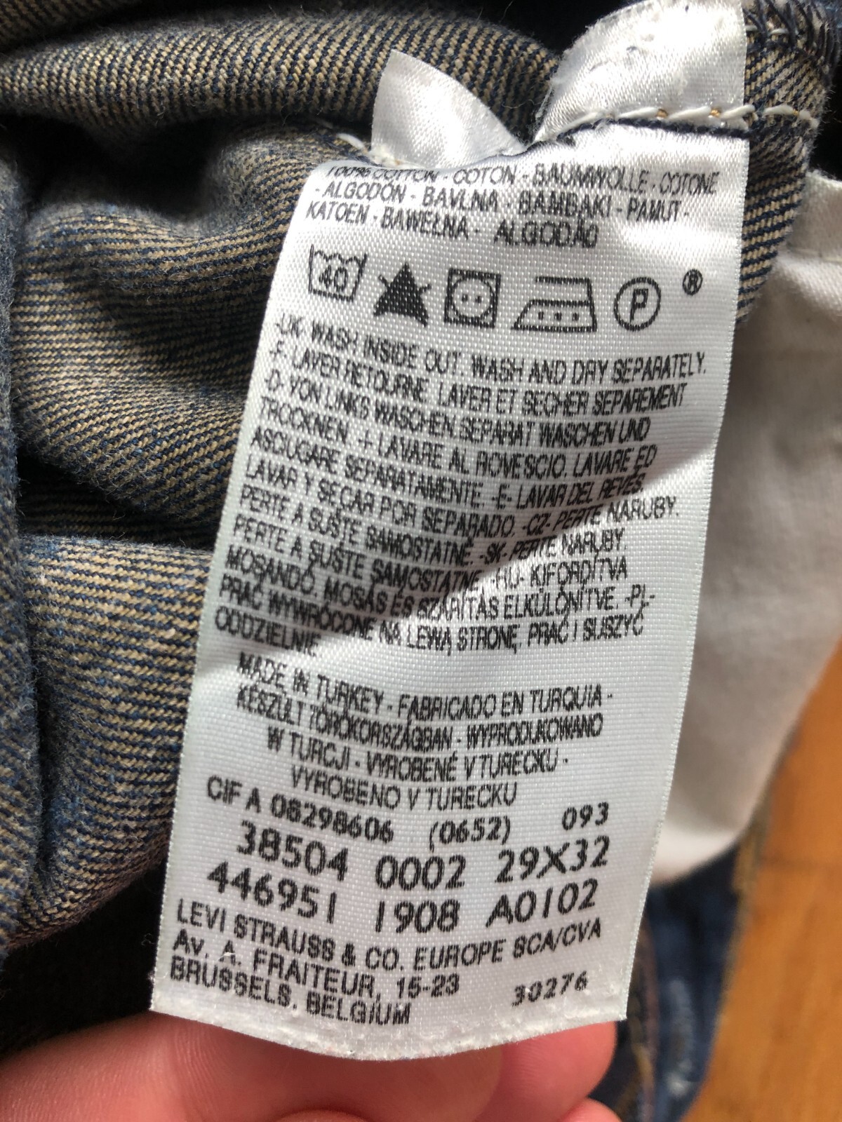 LEVI’S STRAUSS & CO MEN’S DARK BLUE 504 STRAIGHT JEAN W29 L32 (31)