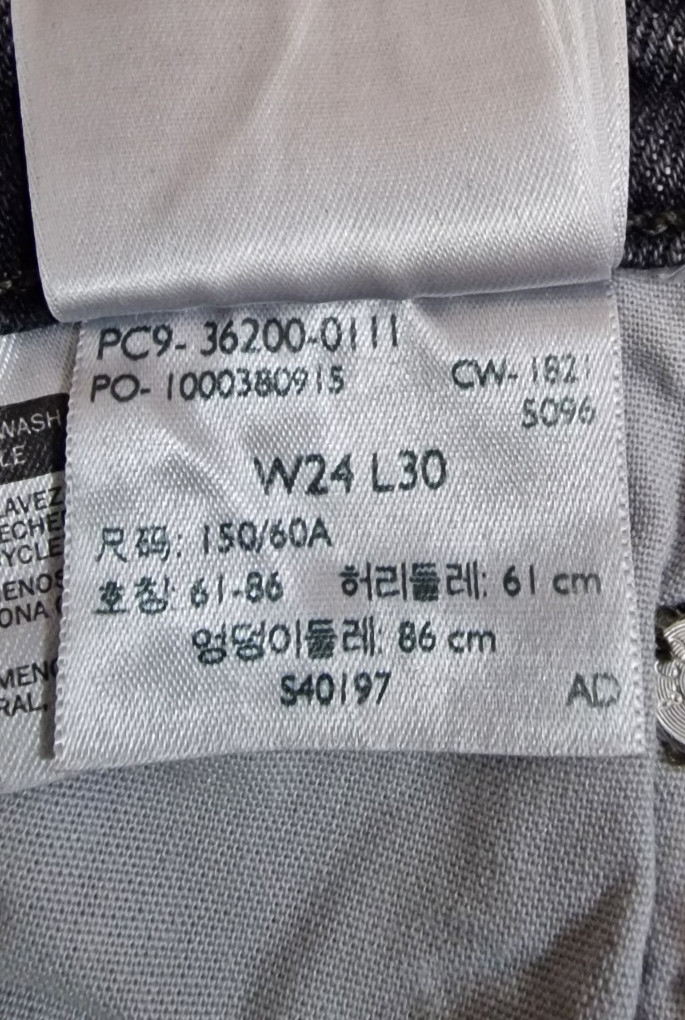 Levi’s 501 Crop Black Jeans Women Size W24 L30 Faded Denim Button Fly 36200