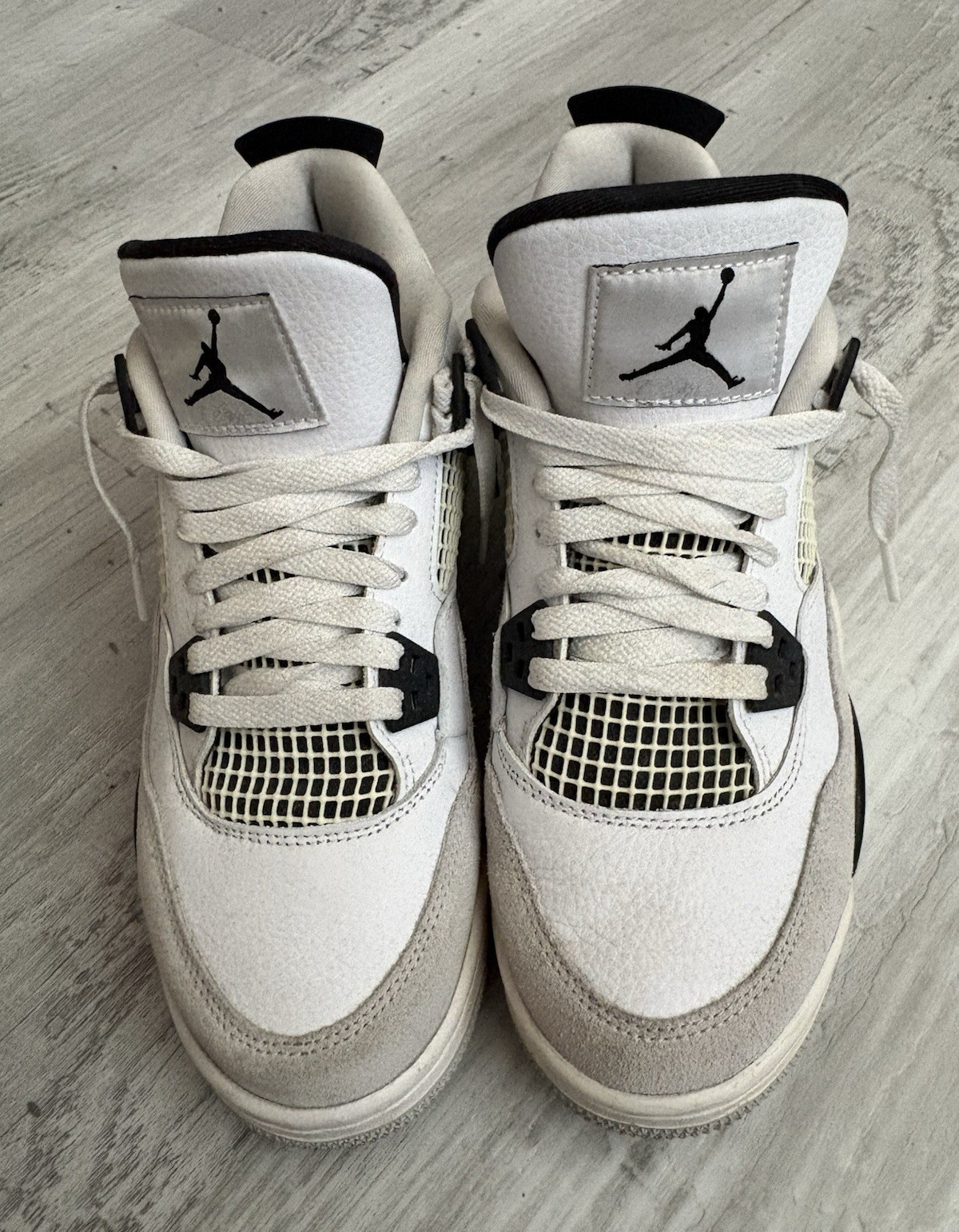 Air jordan 4 Retro “military black “ lightly used! No original box size 7 m