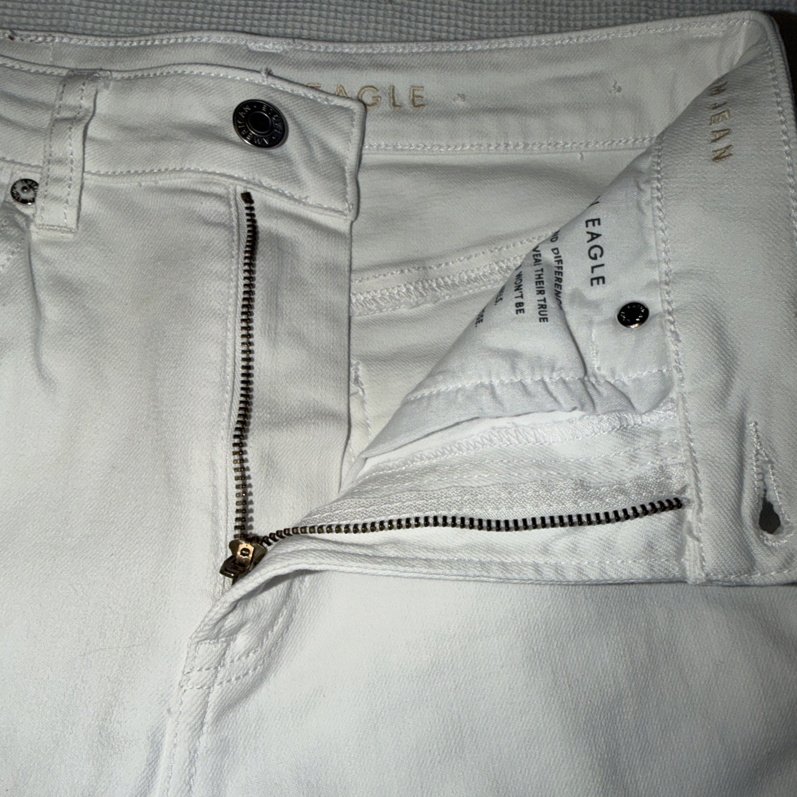 American Eagle Stretch Women’s Mom Jean Size 00R White Denim