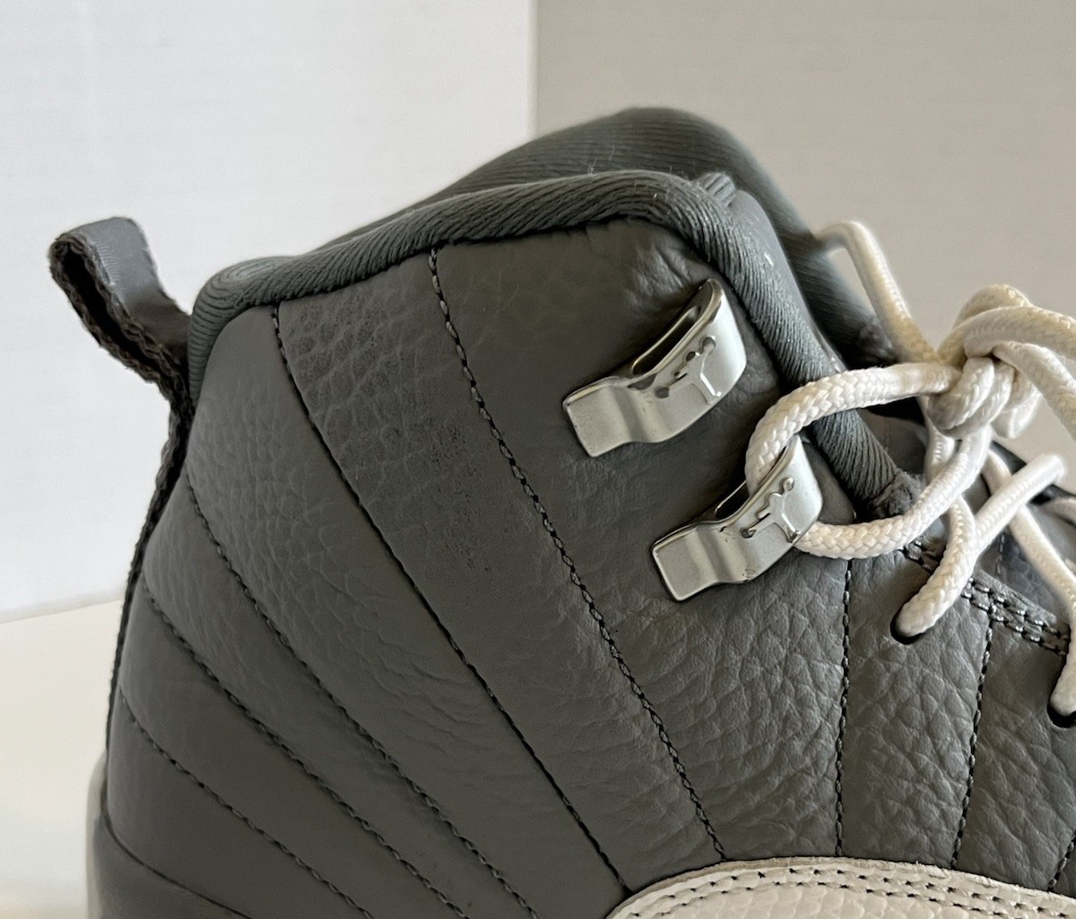 Big Kids Air Jordan Retro 12 -Stealth/White-Cool Grey- SIZE 6.5” 153265 015