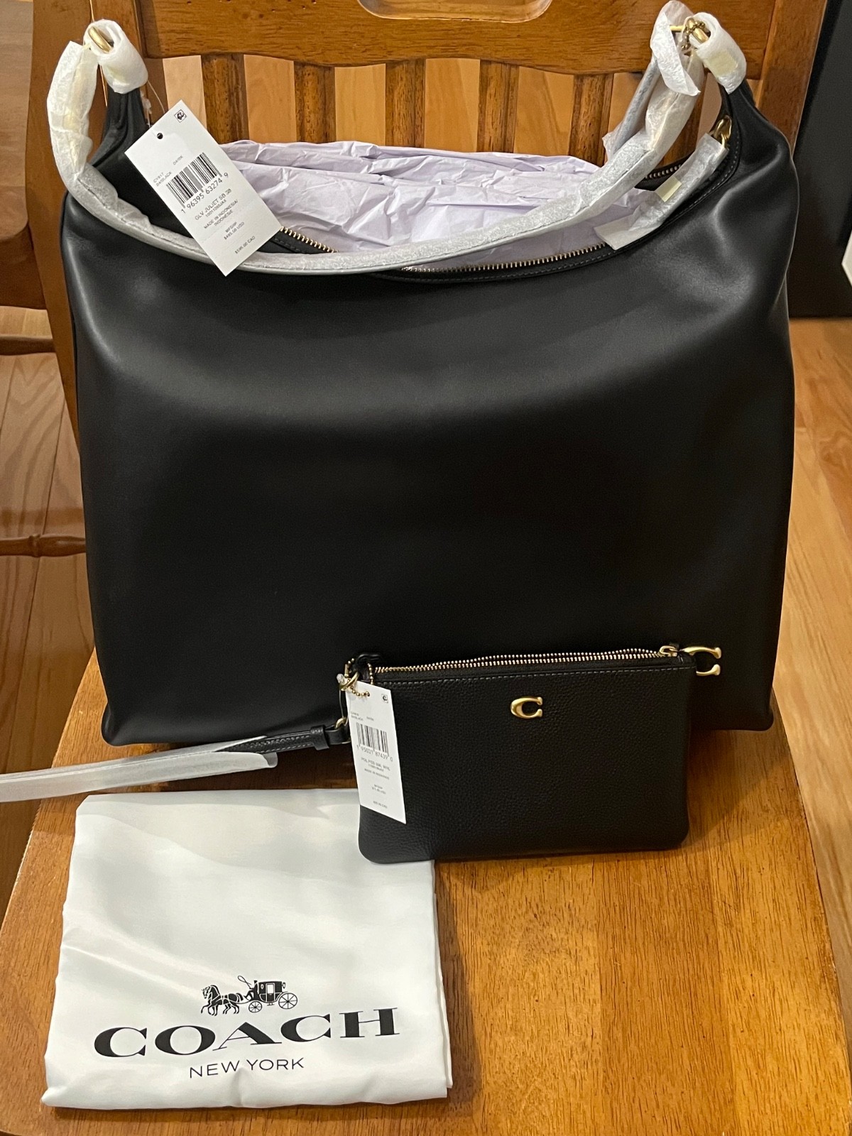 Coach Juliet 38 shoulder bag & Wristlet. Glove-tanned black leater