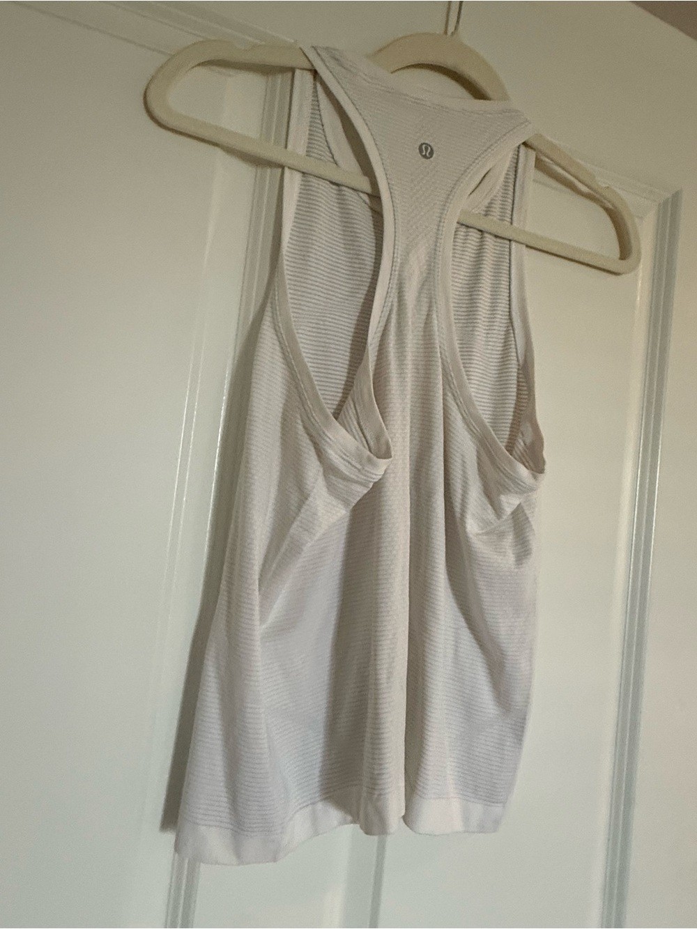 Lululemon Swiftly Tech Racerback Tank Top 2.0 Size 8 White Seamless Running Yoga