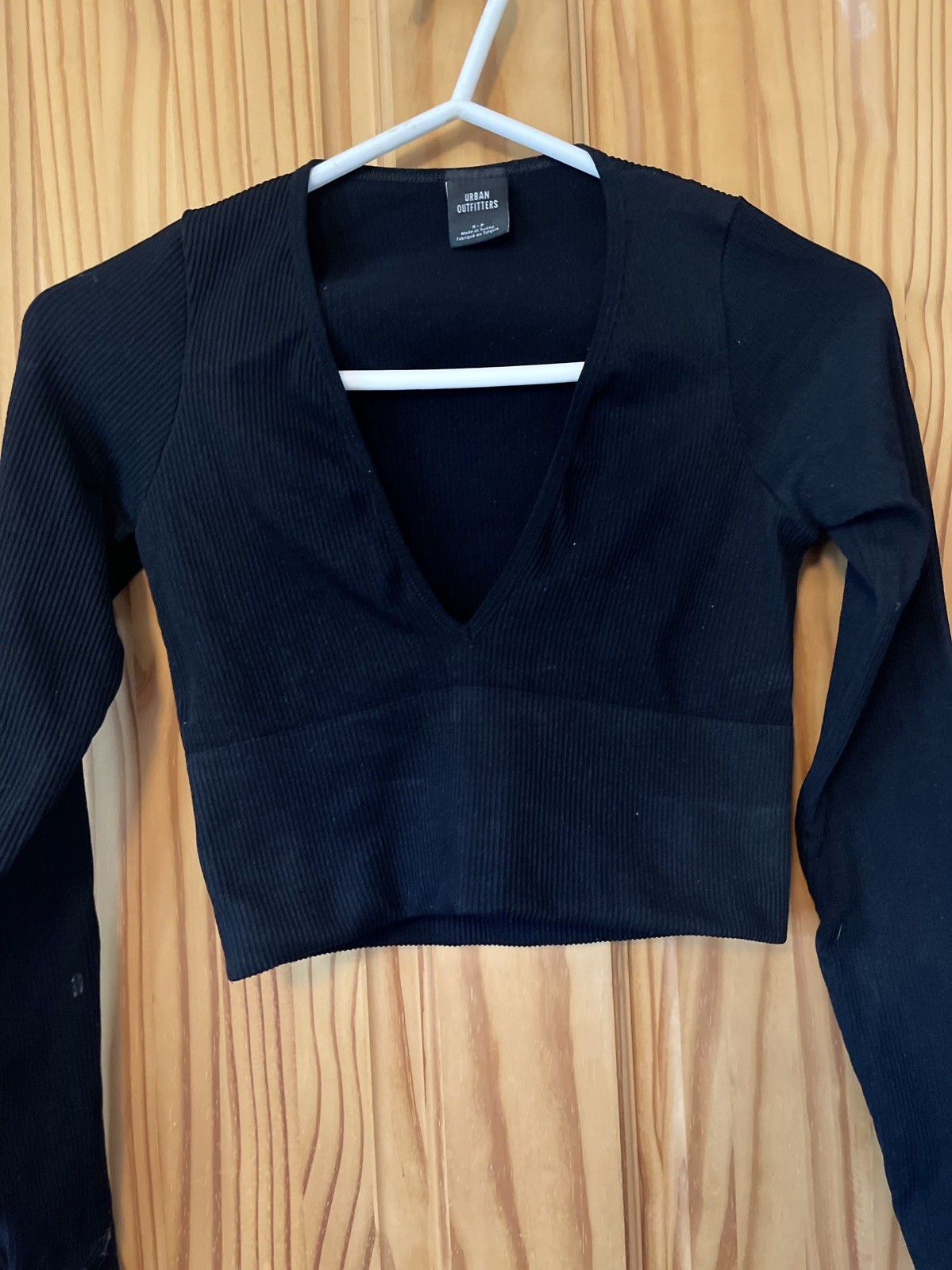 Urban Outfitters Black Ribbed Long Sleeve Crop Top Small V-Neck Stretch Josie