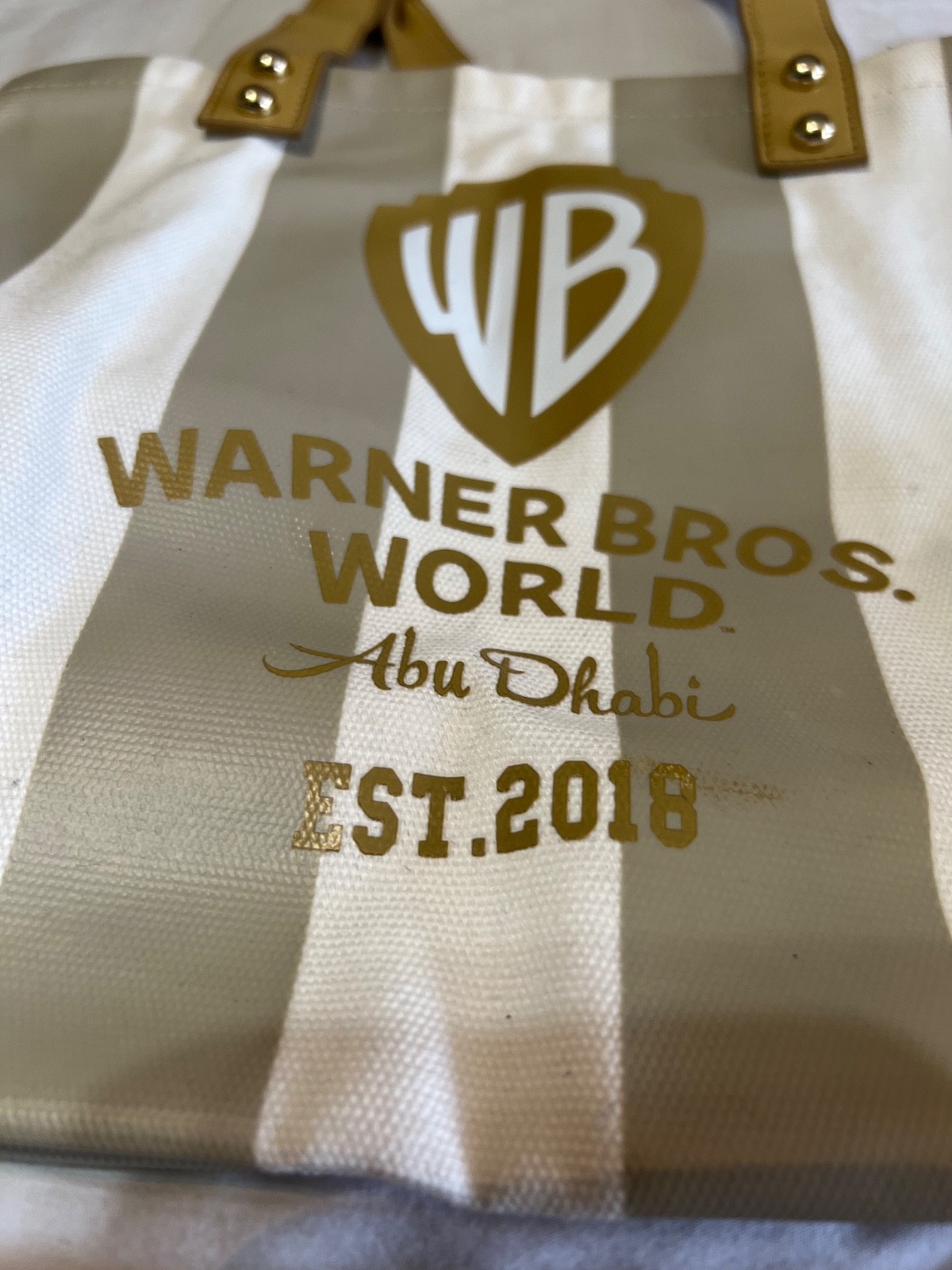 WARNER BROS. WORLD ABU DHABI UNITED ARAB EMIRATES TOTE BAG EST. 2018