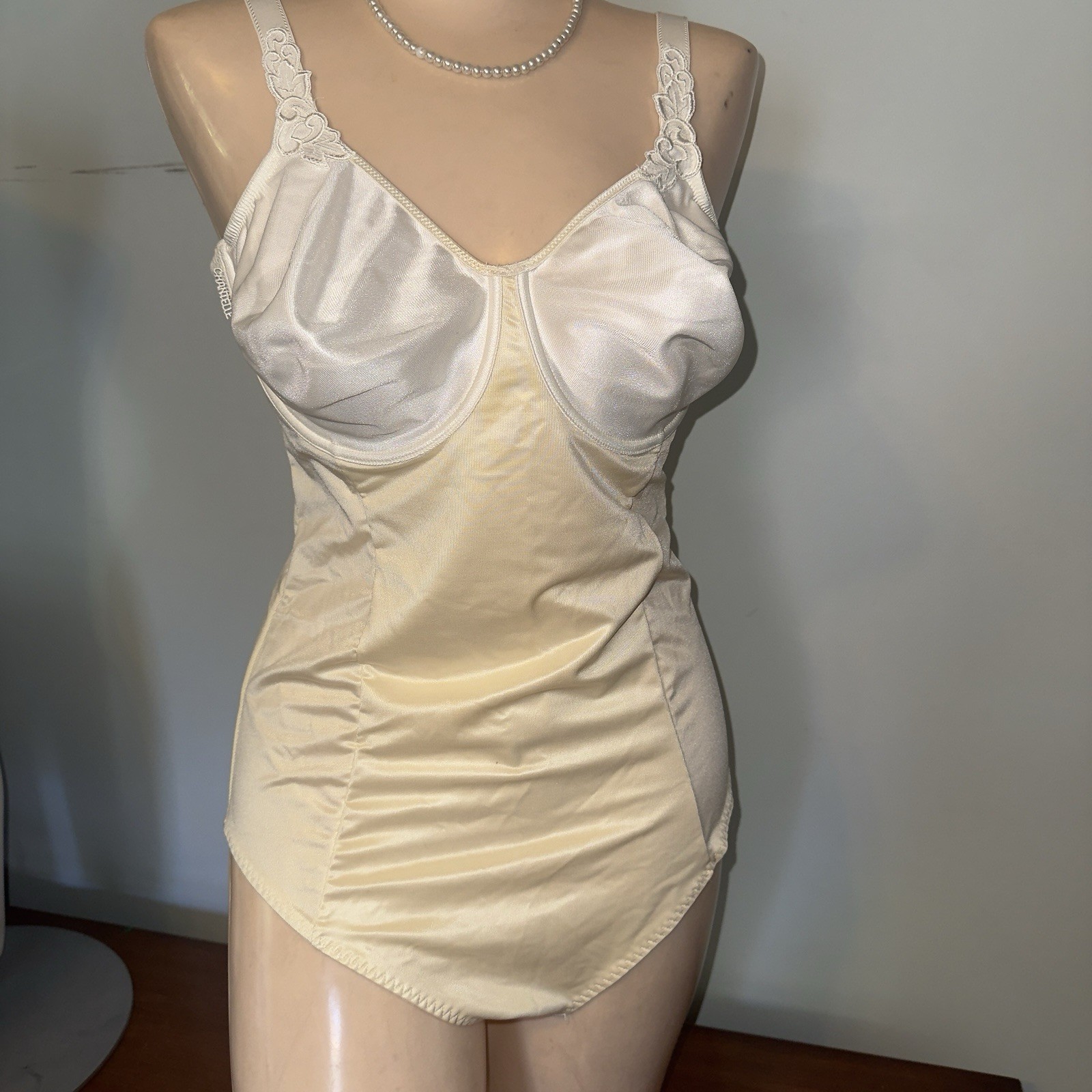 Chantelle Shaping Tummy Control Shapewear Bodysuit Beige Underwire Bra Girdle 40