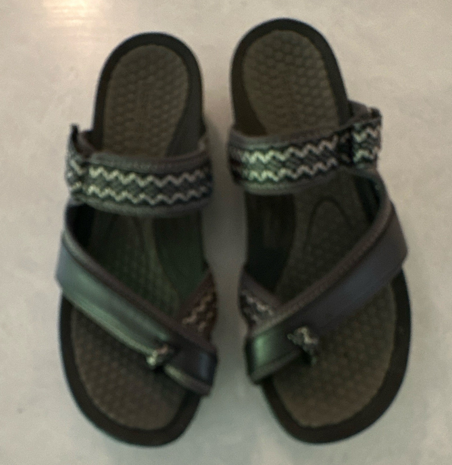 Baretraps Women’s Gray Strappy Slip-On Slide Sandals Chevron Logo 8.5 M