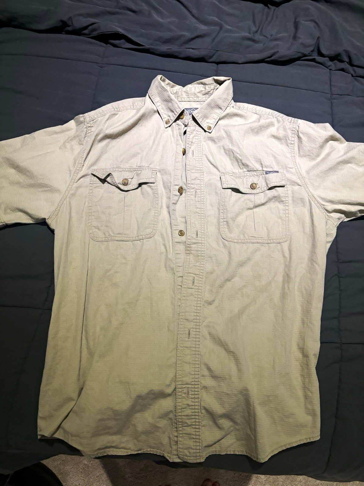 Eddie Bauer Men’s Gray Solid Short Sleeve Button-Down Shirt Pockets L/G