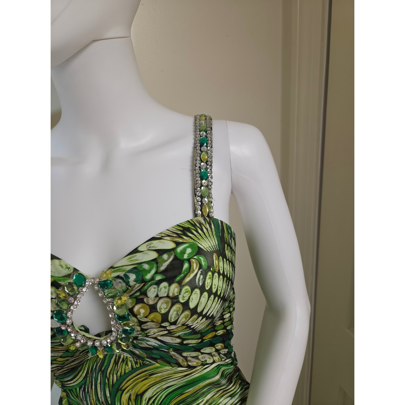 Mori Lee Madeline Gardner Green Silk Beaded Keyhole Formal Gown Dress Size 1/2