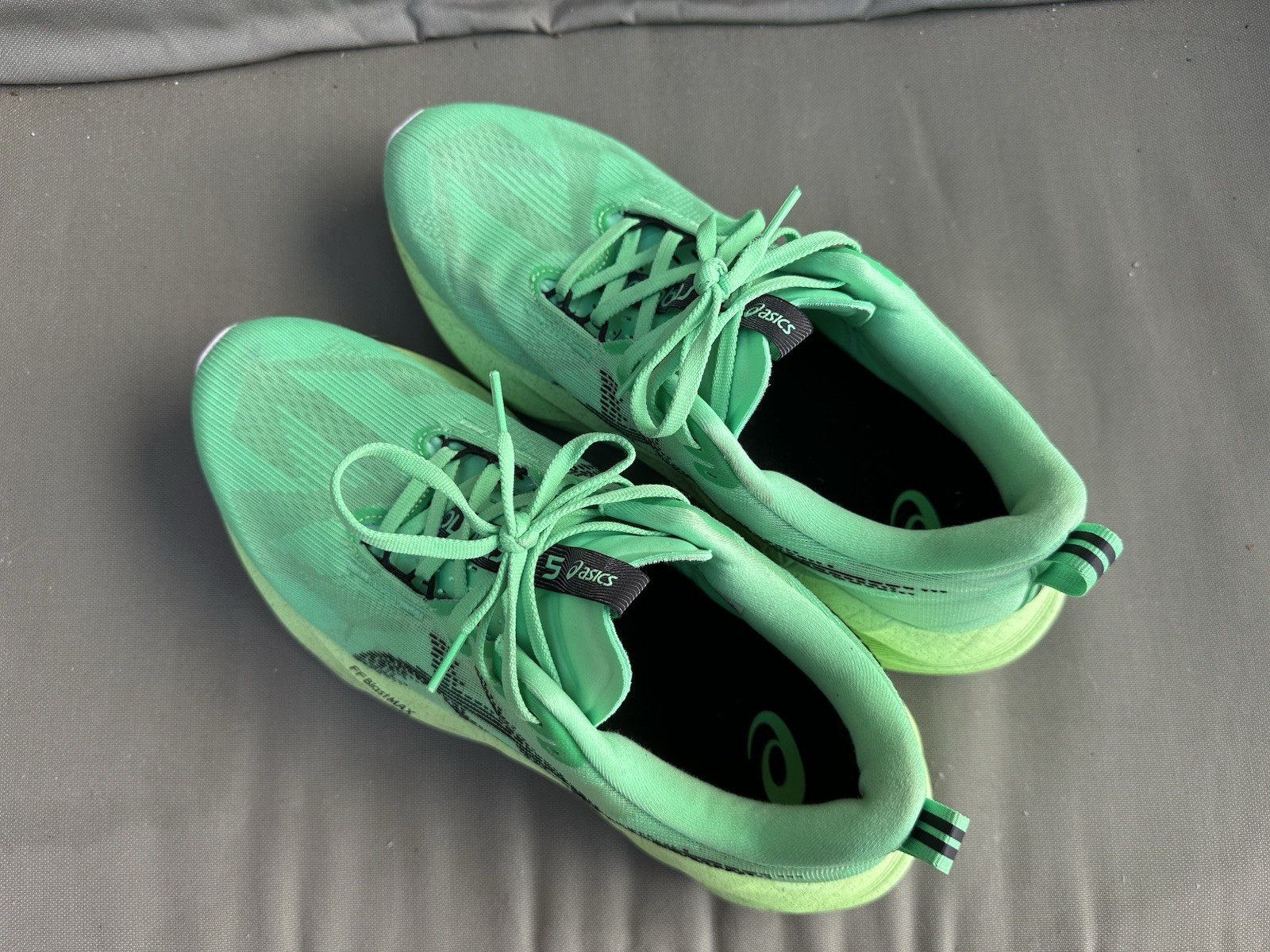 Men’s ASICS Novablast 5 Athletic Running Shoes NBY – Vital Green – Size 10.5