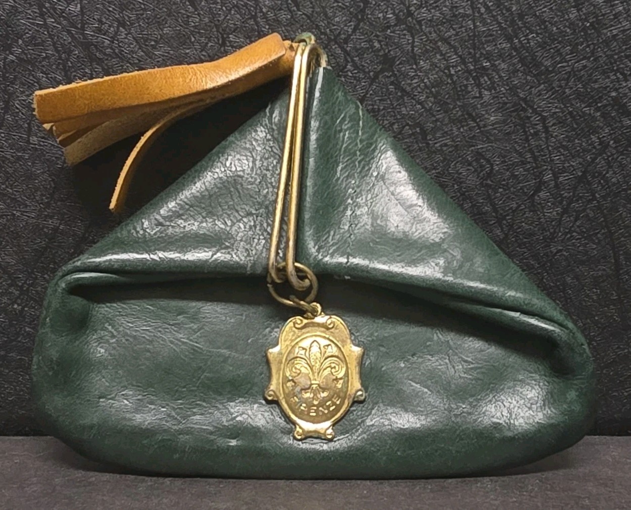 Vintage Firenze Italian Genuine Leather Green Triangle Coin Purse snap closure