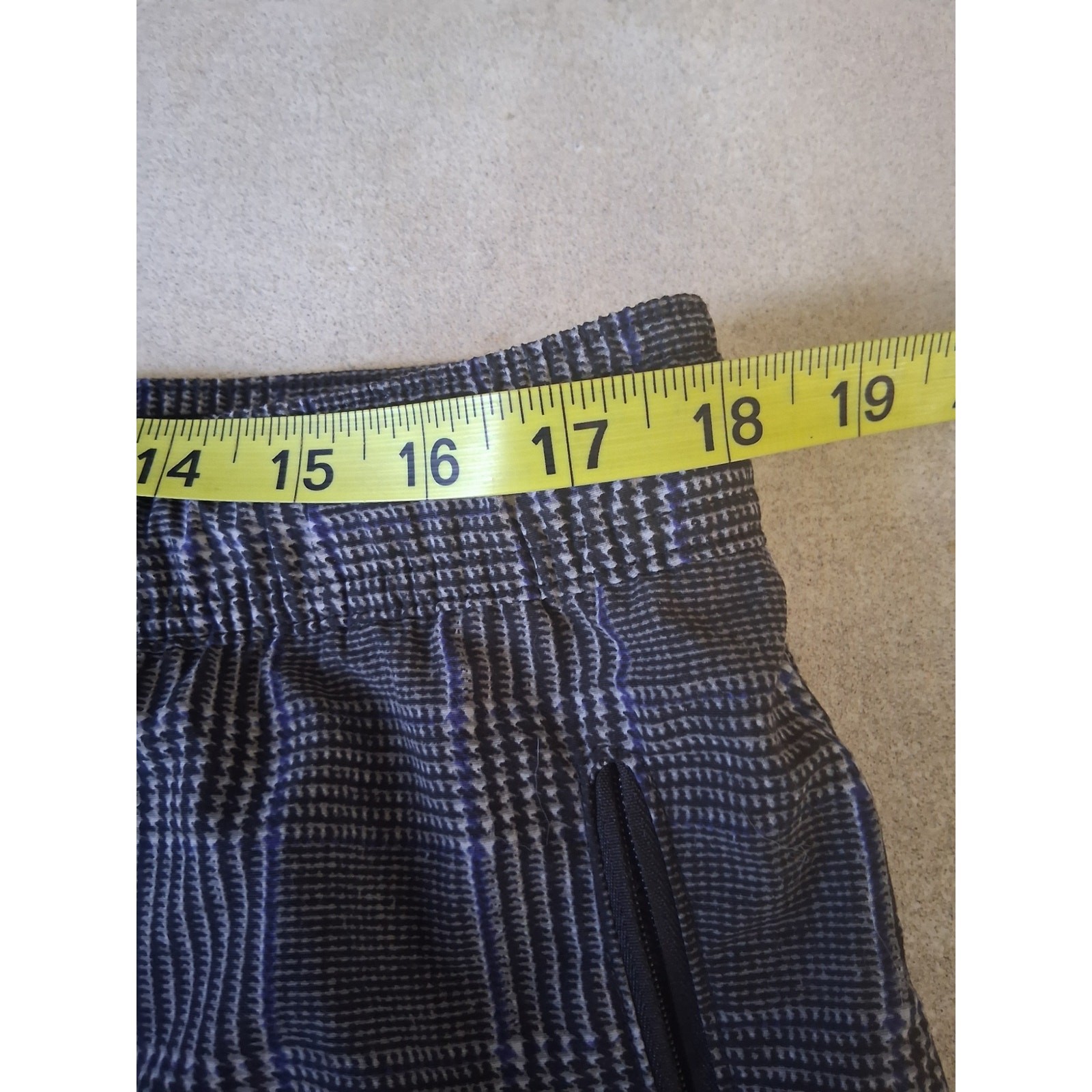 American Eagle Joggers Large Checkered Gray Casual Outdoor Active Unisex Pants