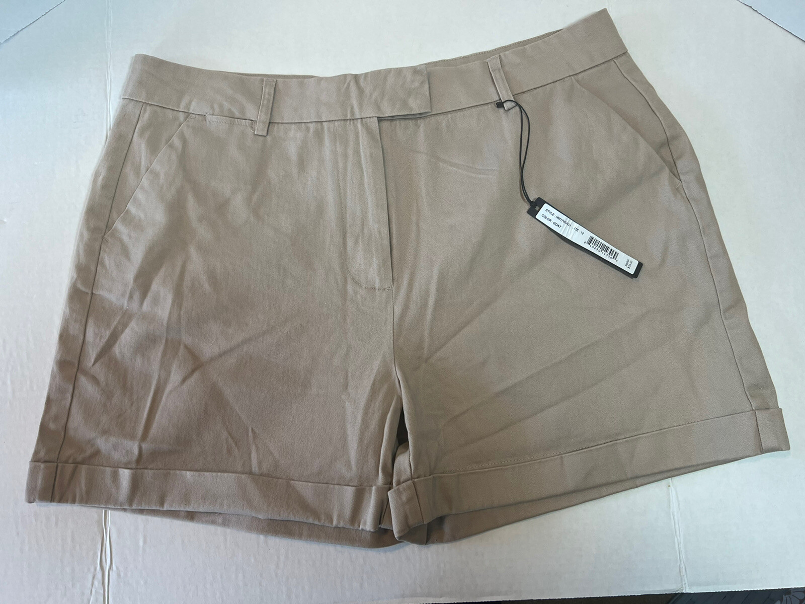 Harve Benard Womens Shorts Size 12 NWT Taupe Cotton Stretch Cuffs Career Casual