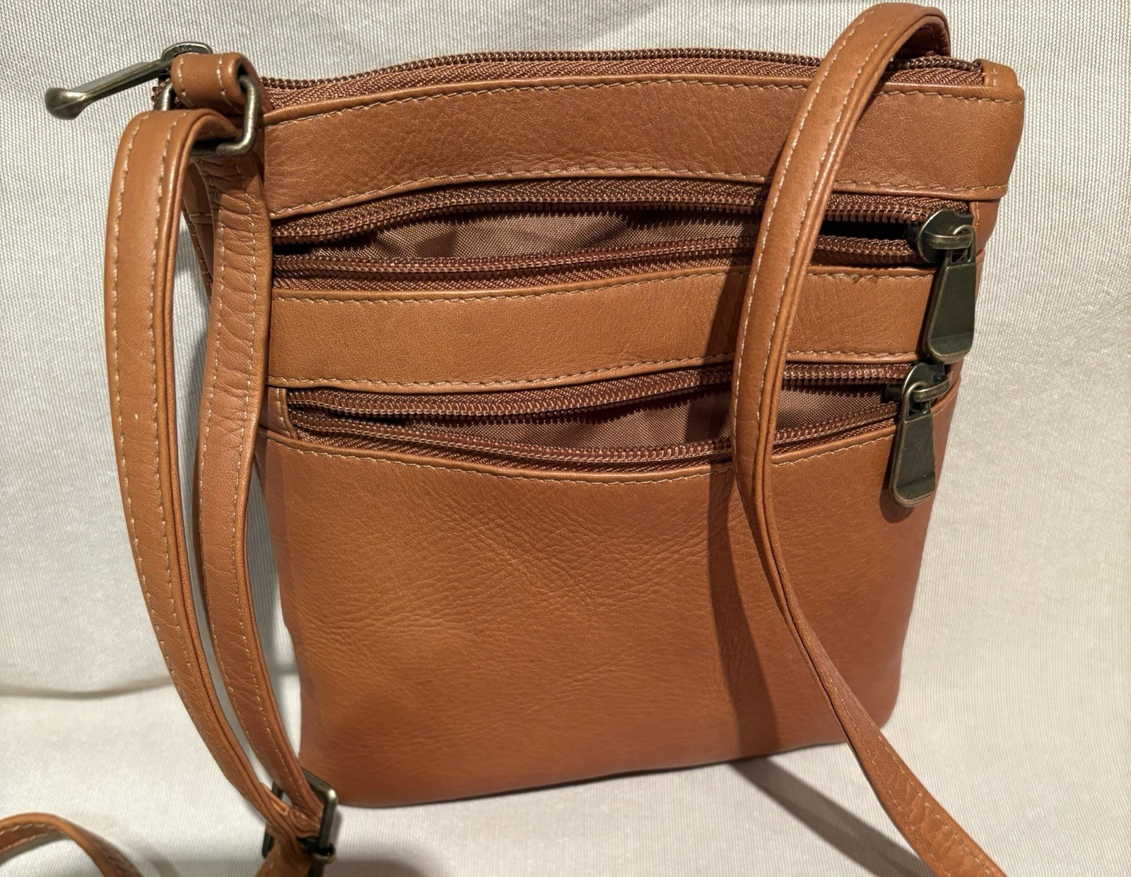 Le Donne Leather Collection Crossbody Purse