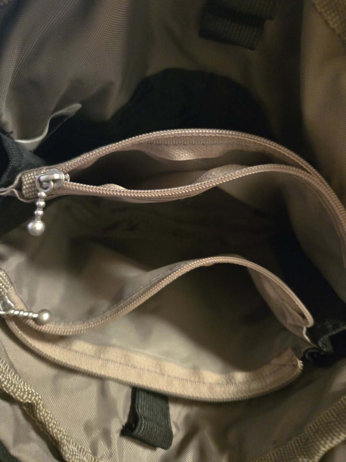 Baggallini Convertable Waist/Shoulder Bag -Pockets Pockets Pockets In Black