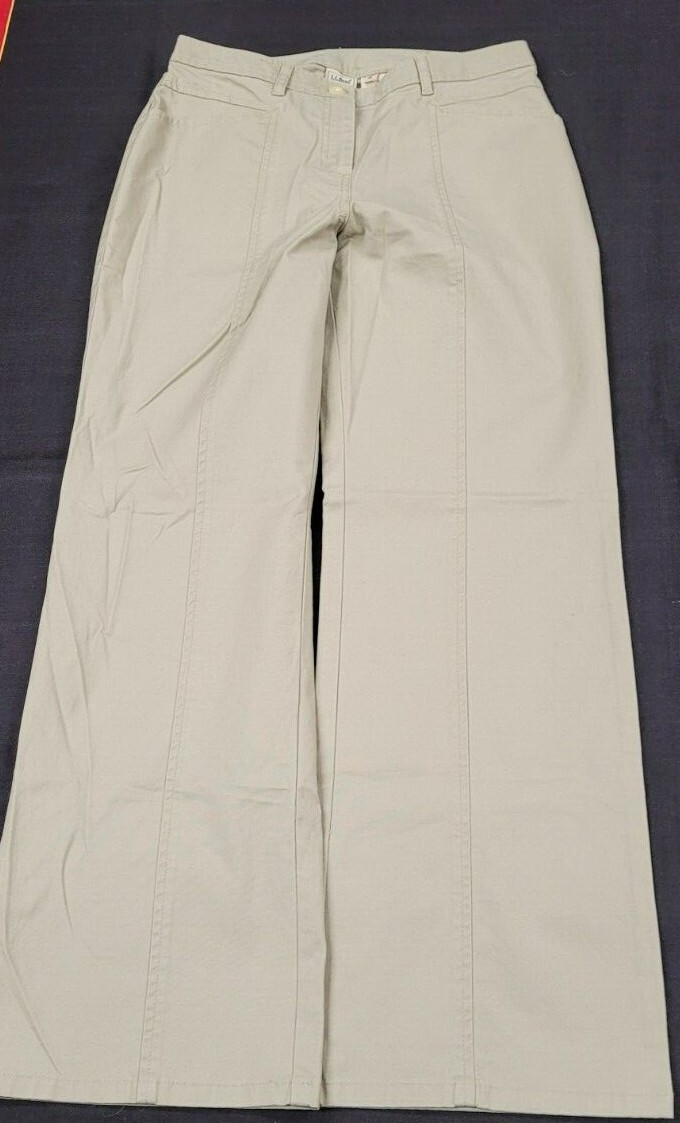 LL Bean Khakis (8 Reg) Tan. 2 Front Pockets. Cotton/Spandex. Great for Work!