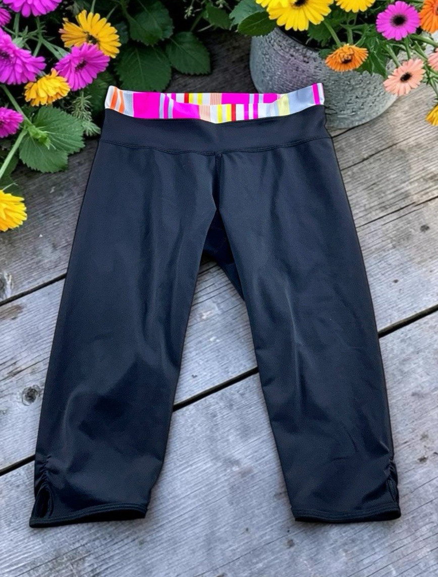 Lululemon Athletic Crop Leggings Size 6 Knee Length 15″ Inseam Black Color Block