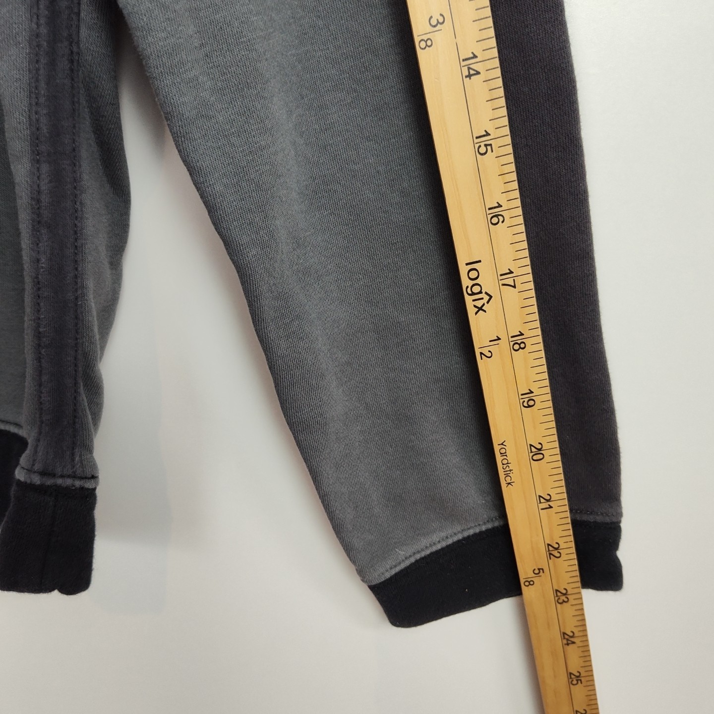 Nike Hoodie Sweatshirt Youth’s XL Black & Gray Pullover Long Sleeves Pockets
