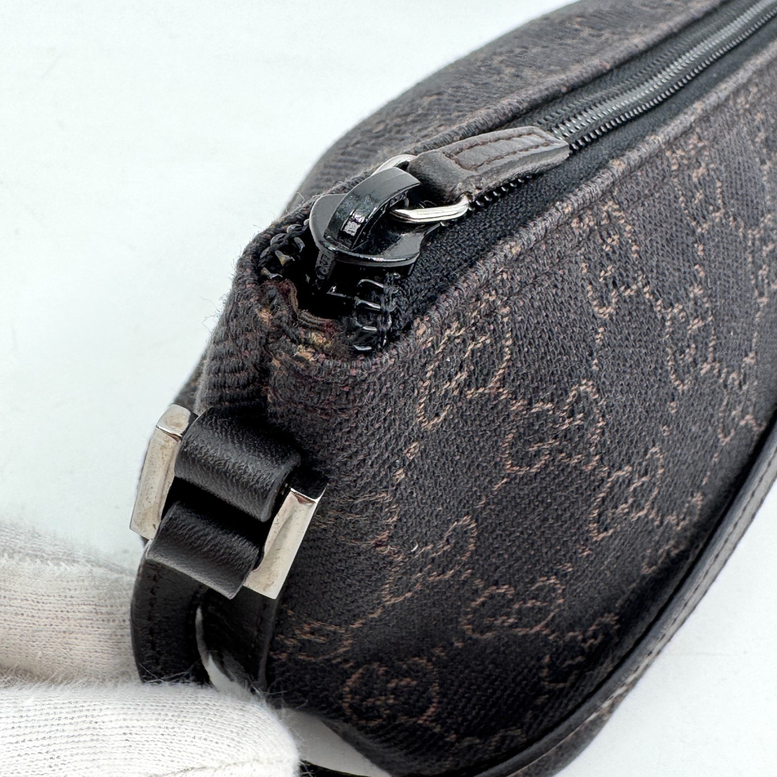GUCCI GG Canvas Leather Accessory Pouch Mini Handbag *beautiful