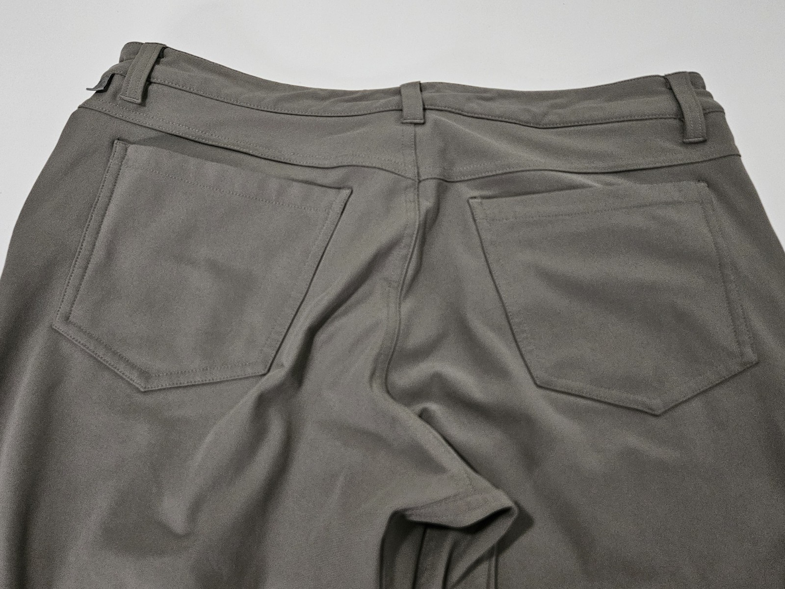 Lululemon ABC Pants Lightweight Mens 31 x 34 Silver Hidden Pocket LM5593S Golf