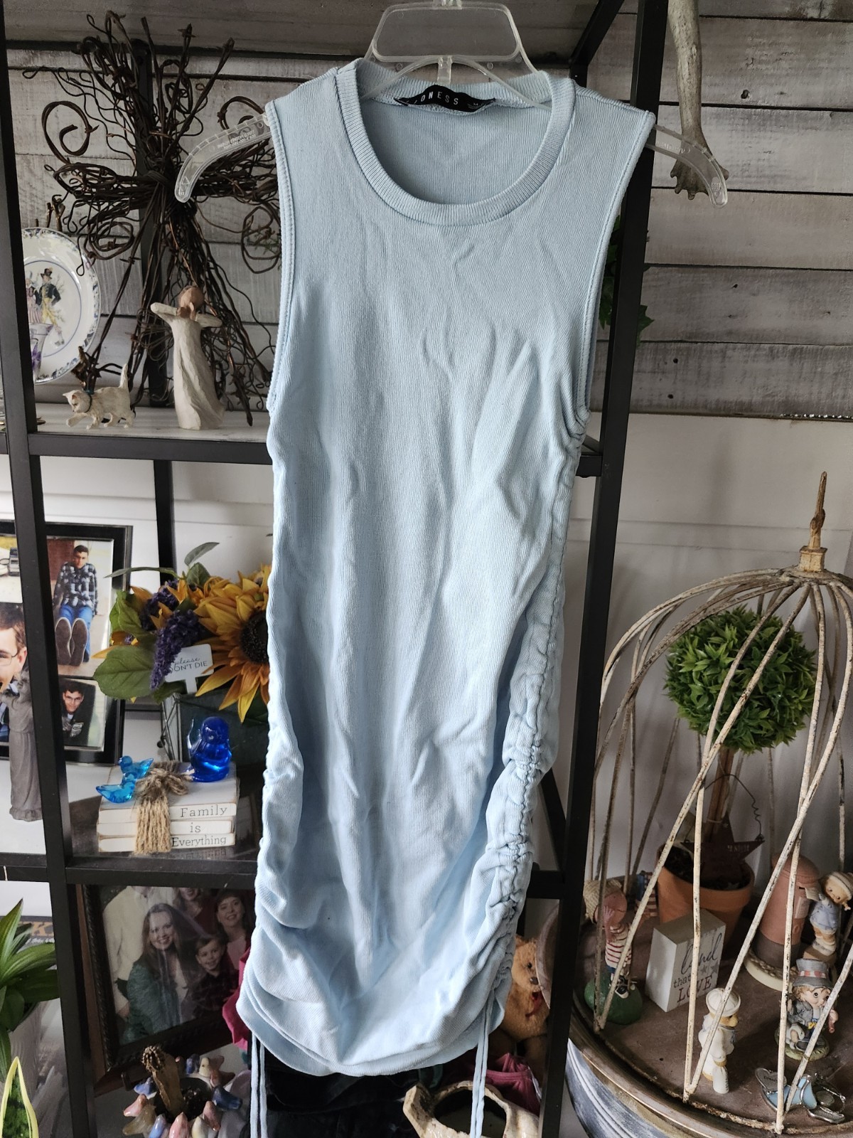 Lioness Sleeveless bodycon silhouette In Blue a classic round crew neck. Size M