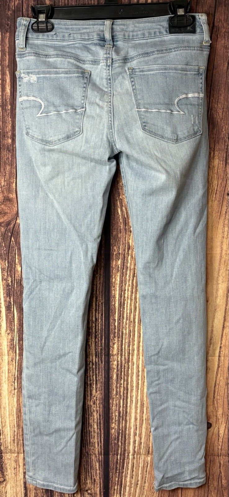 American Eagle Women’s Light Wash Super Stretch Distressed Skinny Jeans Size 4