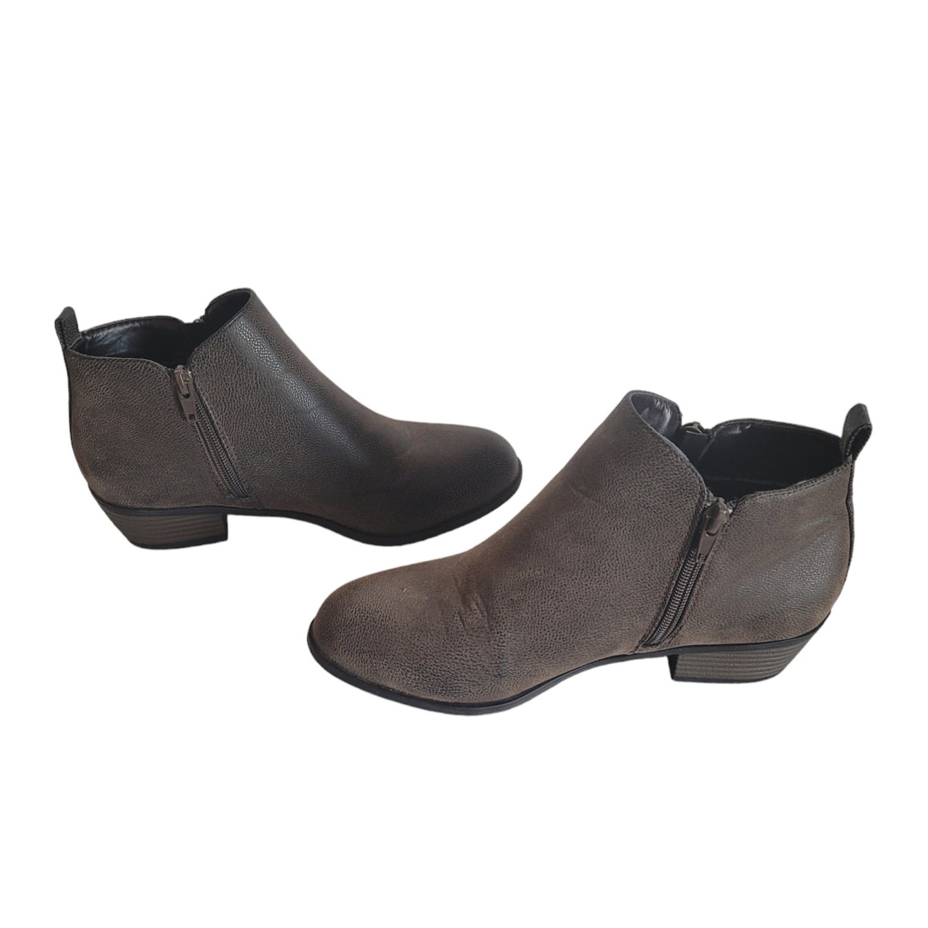 Pierre Dumas Women’s Side Zip Block Heel Grey Leather Ankle Booties Size: 7