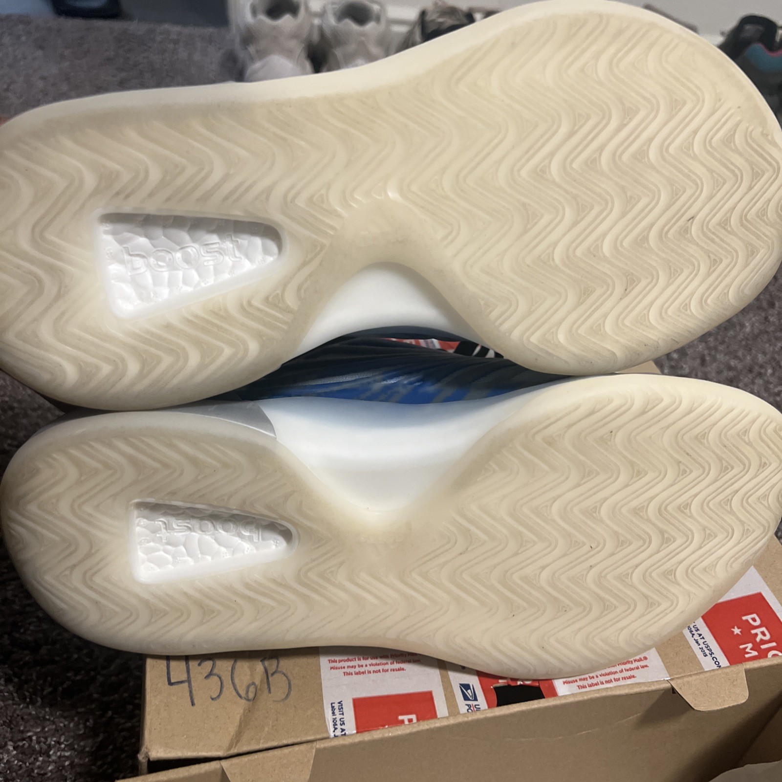 Size 9.5 – adidas Yeezy Quantum Frozen Blue