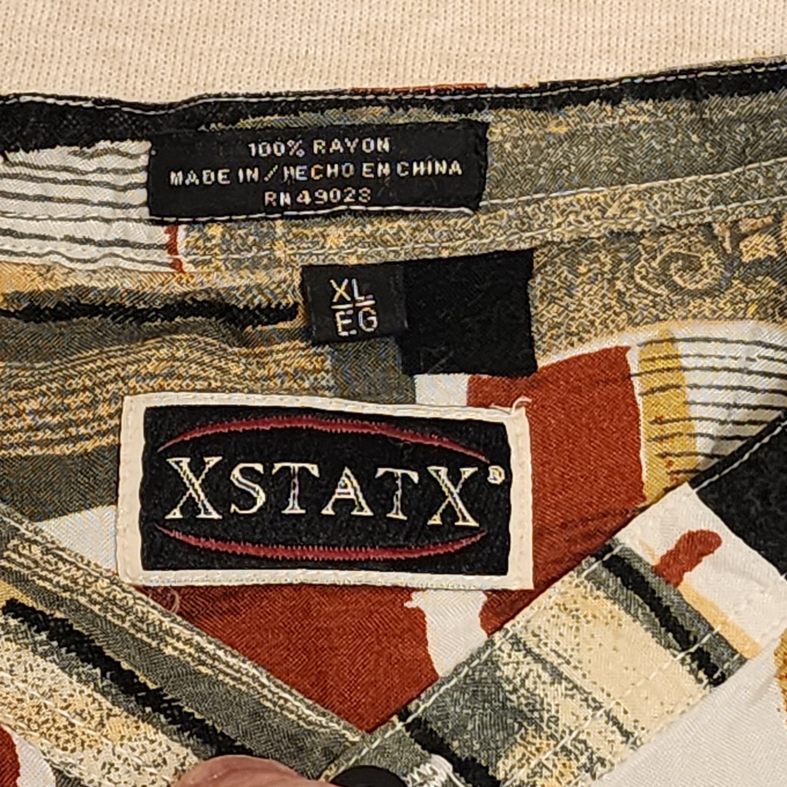 XSTATX men’s 100% rayon abstract/art-print button shirt Mandarin collar, size XL