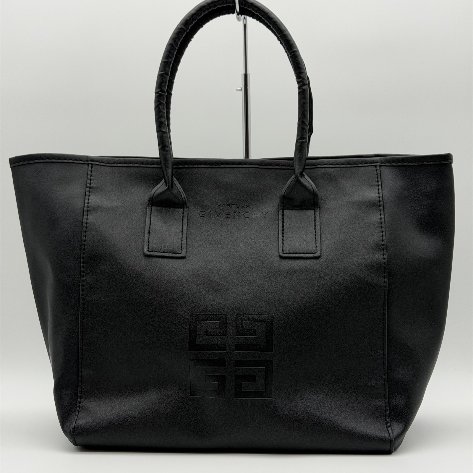 GIVENCHY Tote bag leather black Not available in Japan Magnetic button closure