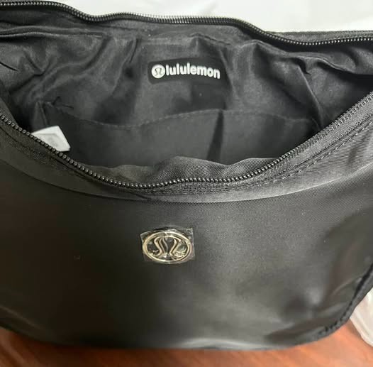 NEW Lululemon City Essential shoulder bag 4L Black
