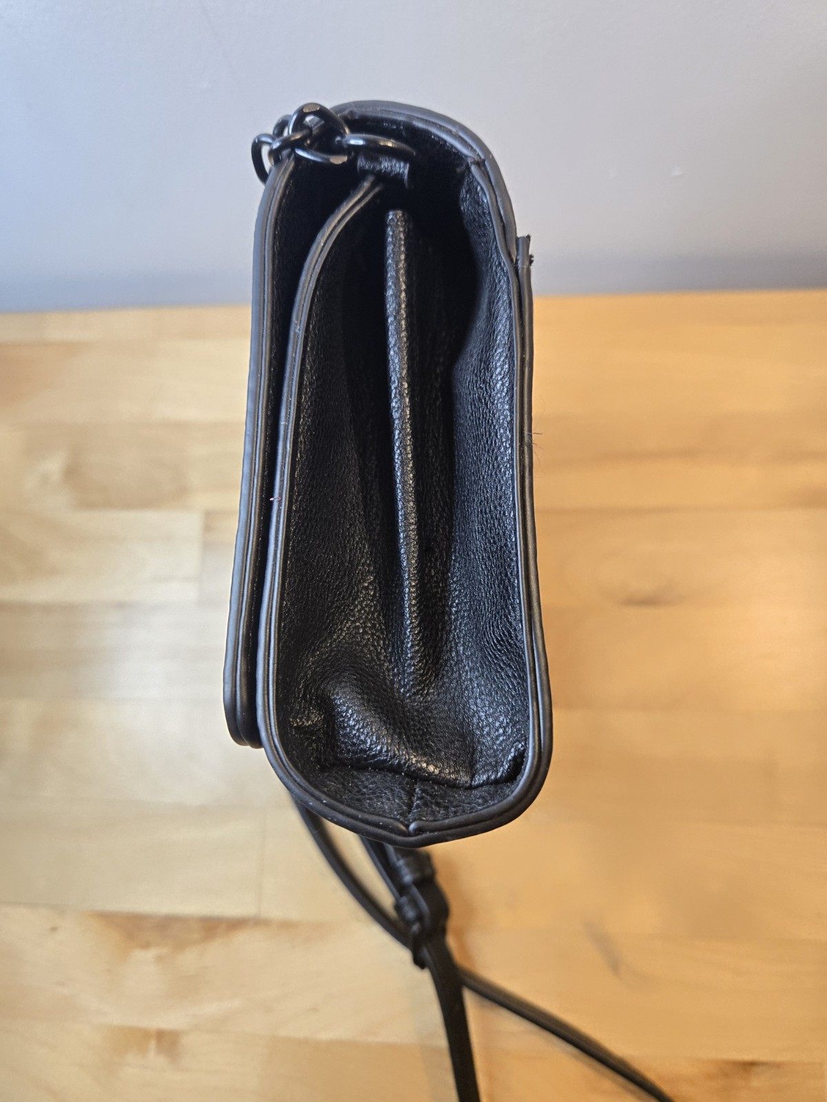 Betsey Johnson XOSybil Crossbody Shoulder Clutch Black w/Skull Studs – Used Once