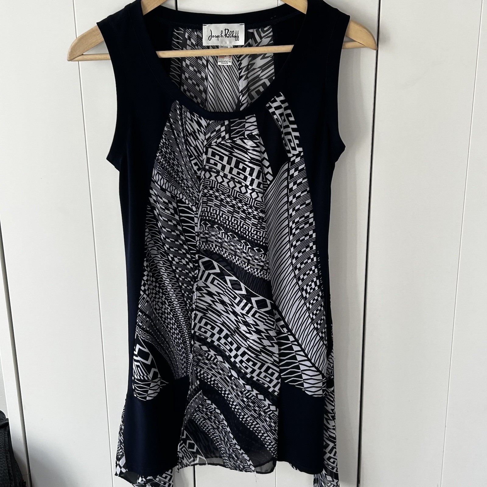 Joseph Ribkoff Top SIze 8 Black White Sleeveless Geometric Print Artsy Modern