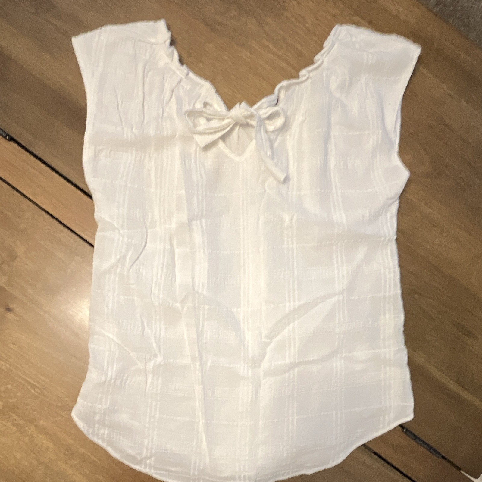 LC Lauren Conrad White Solid Sleeveless V-Neck Tie Front Bow Ruffle Blouse S