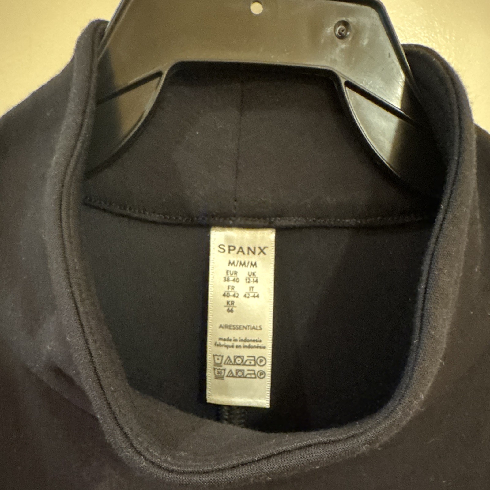 Spanx airessentials mock neck dress, sleeveless, “Very Black” Shift Dress Size M