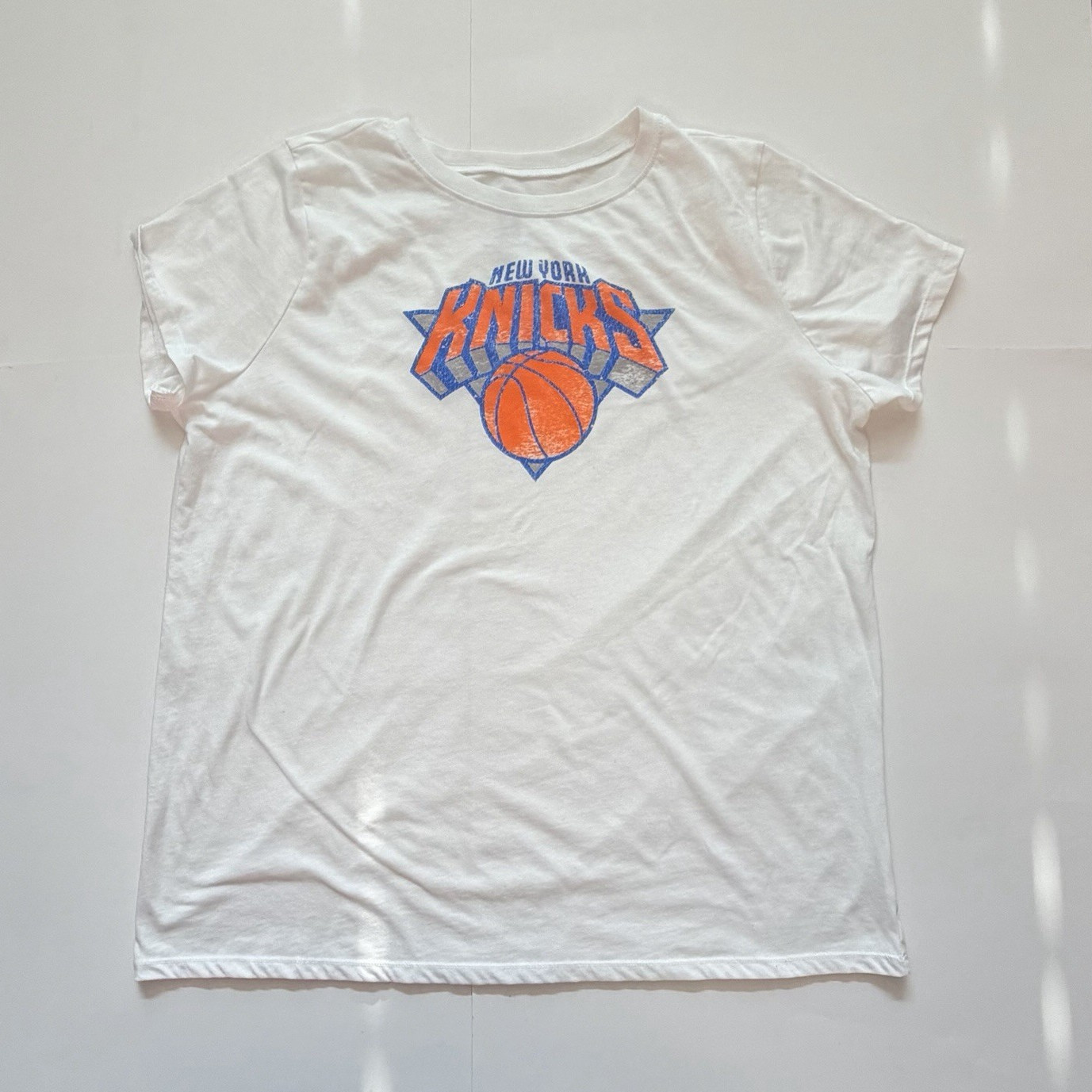 NBA New York Knicks White Graphic T-Shirt Shirt Size 2 Blue Orange