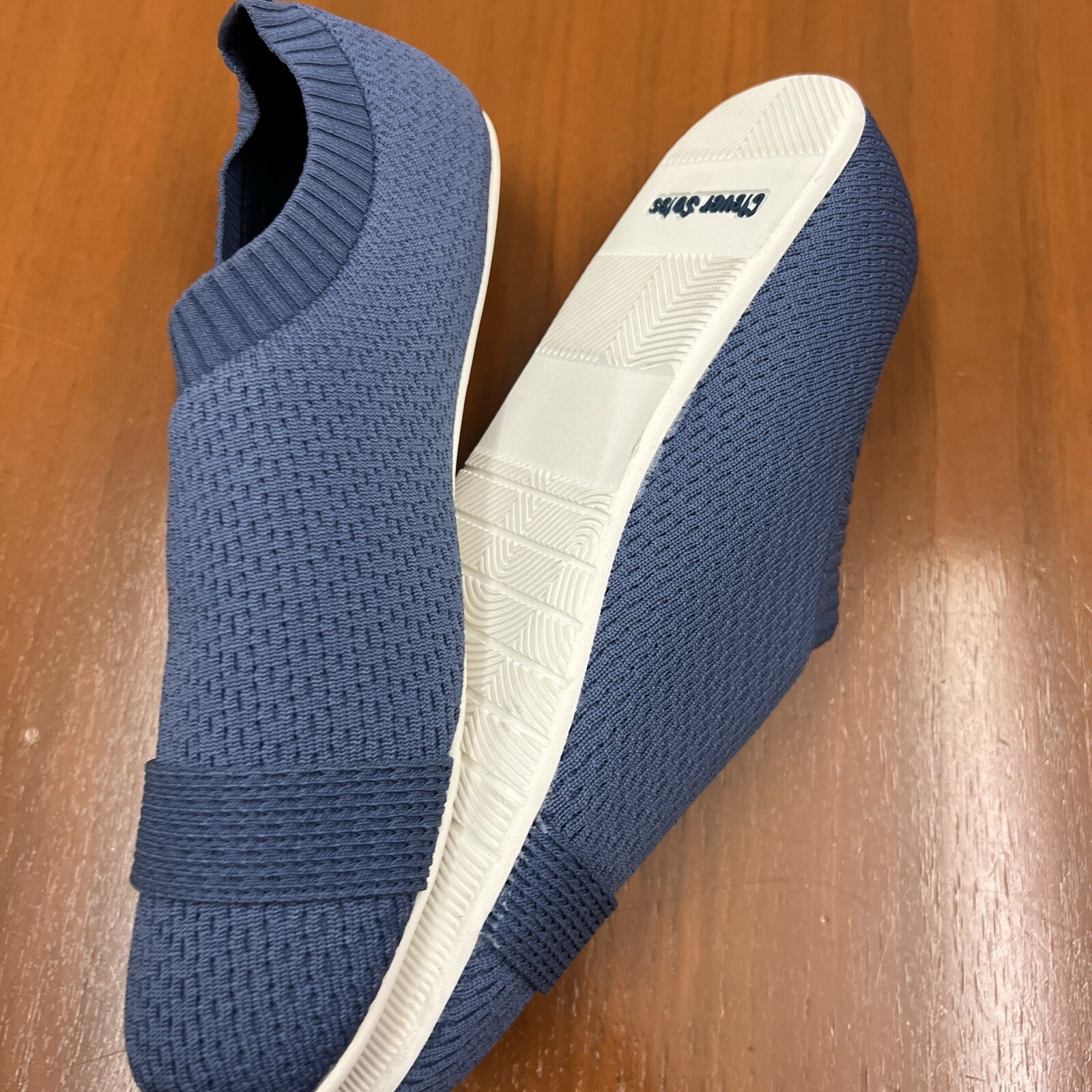 Men’s Clever Soles Blue Form Fitting Comfort Shoes Size 10 NWOT