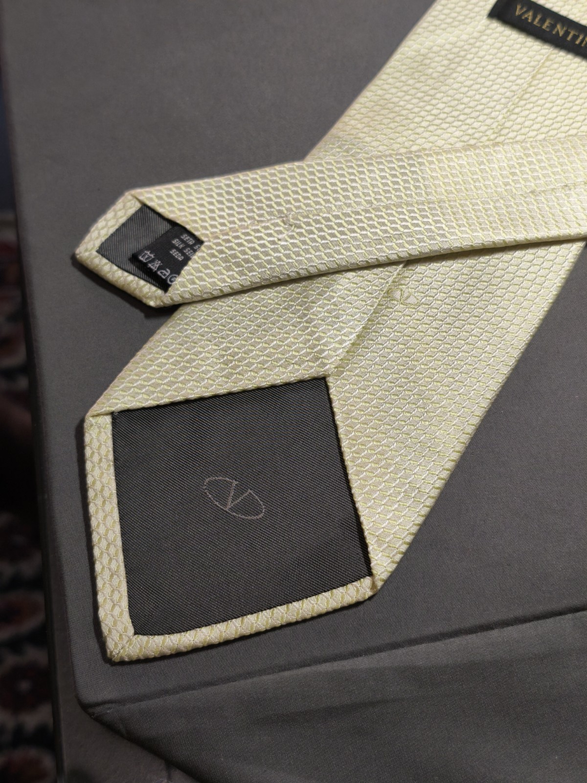 Valentino – Solid Yellow Honeycomb Silk Tie Made in Italy