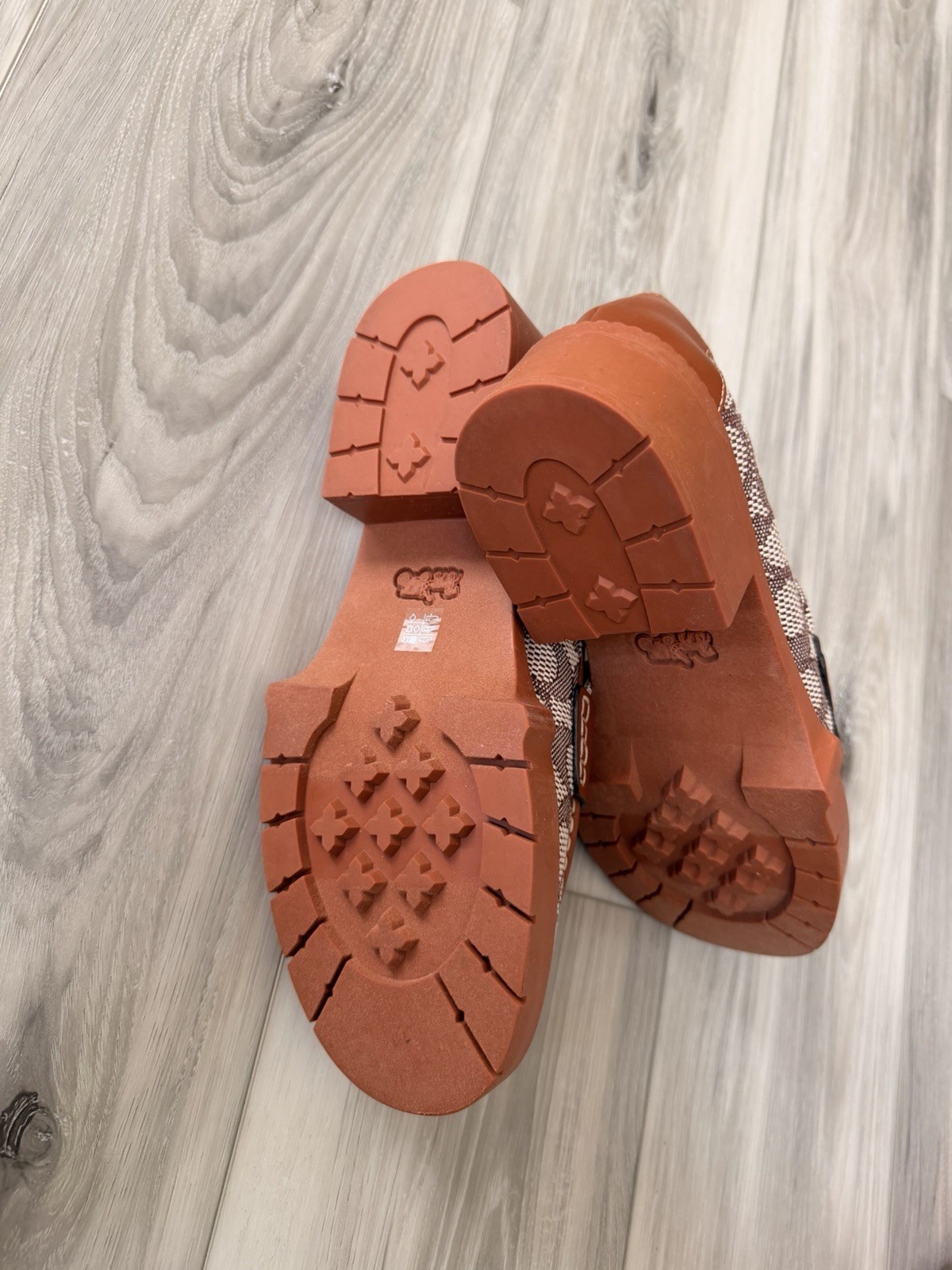NEW!!! Coach Leah Signature Jacquard Lug Sole Loafers Cocoa Burnished Amber 9M