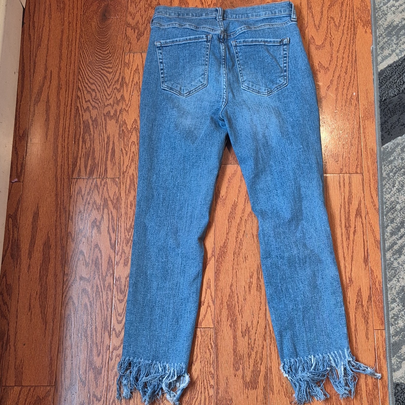 We The Free Women’s Straight Jeans Blue Denim, Distressed Fringe Hem size 29