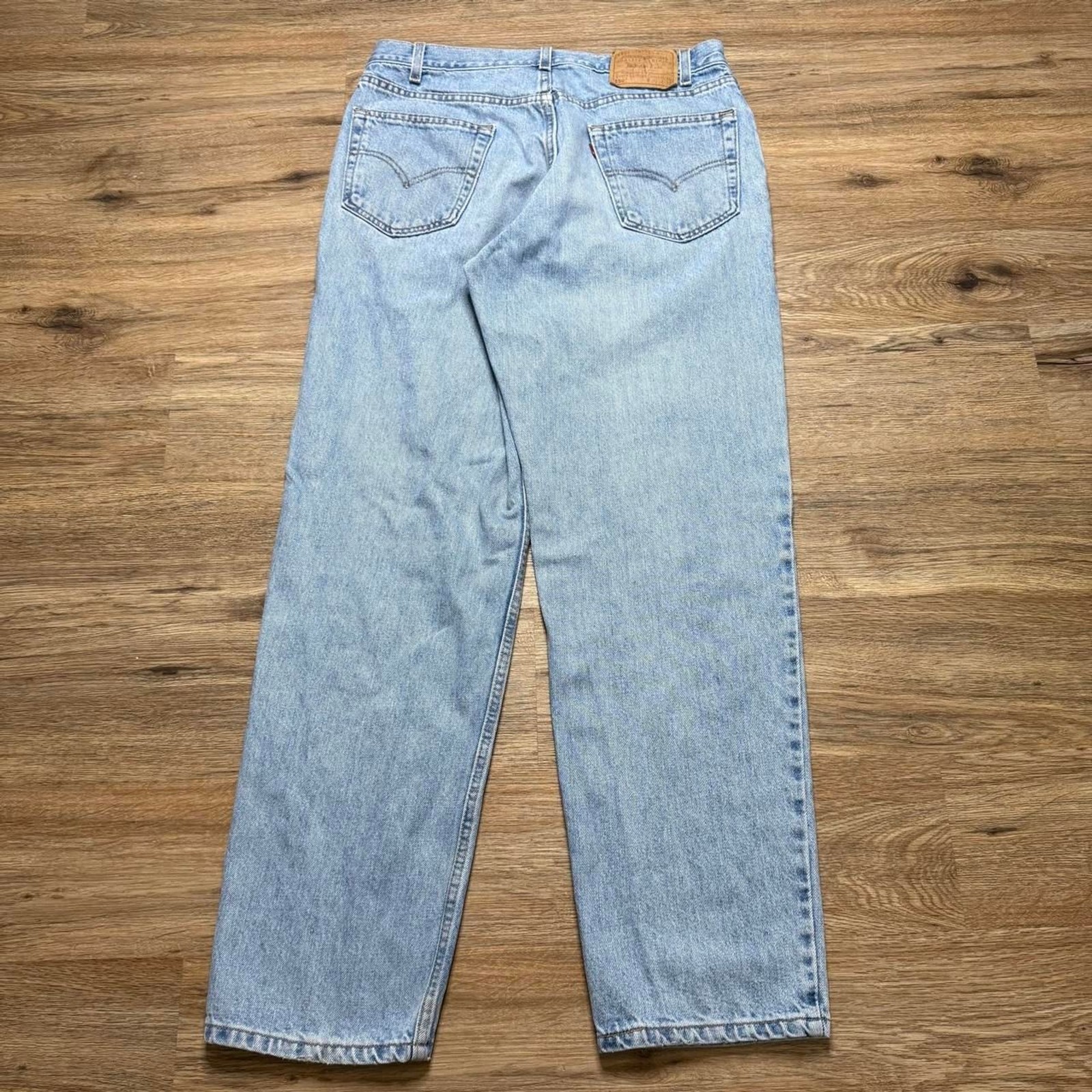 Vintage 90’s Levi’s paper tag light wash style 550 denim jeans Size 34×32